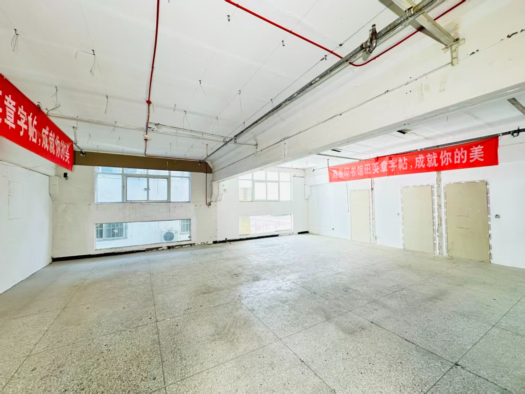 学院路重点吸引人工智能应用、数字经济、电商直播、智能制造服务、软件开发、科技创新企业及创业团队入驻